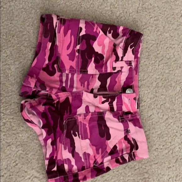 Forever 21 Girls Pink Camo Cargo Shorts - Picture 1 of 2